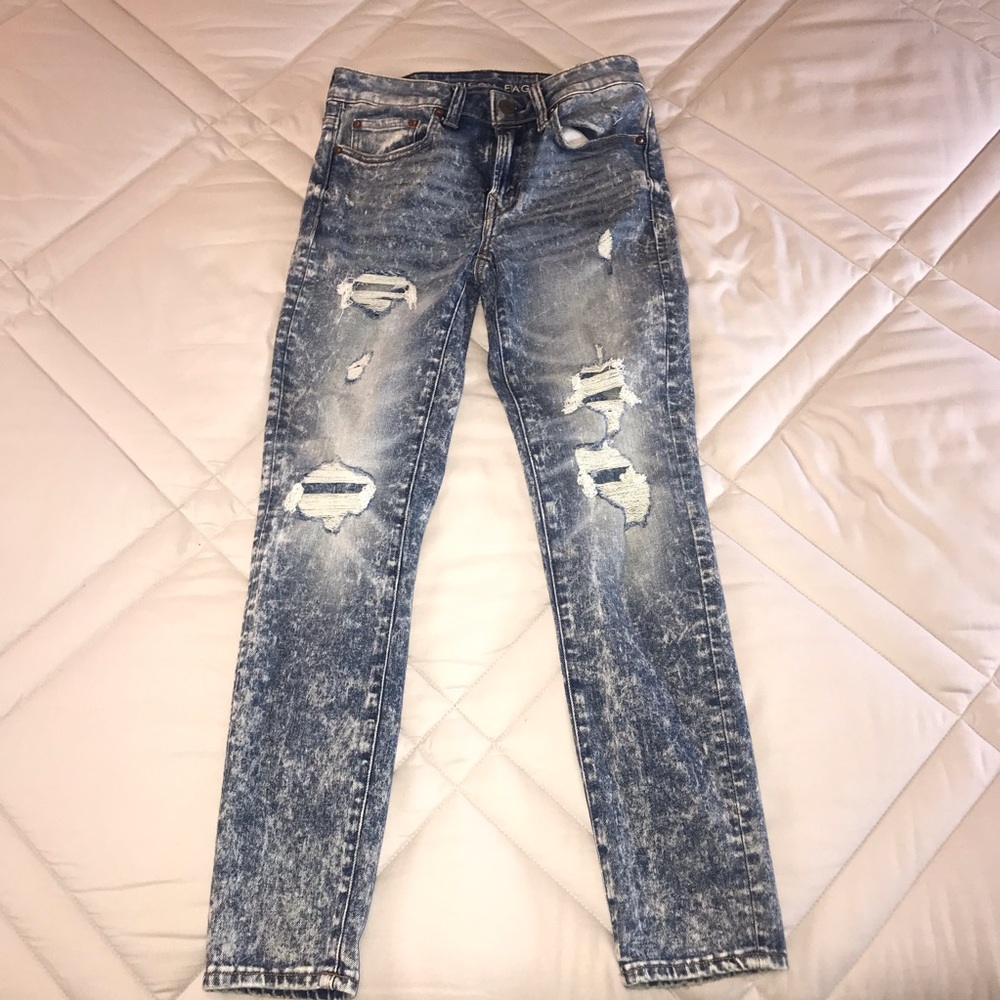 American Eagle distressed skinny jeans. Size 28 x 30 (see measurements below)
